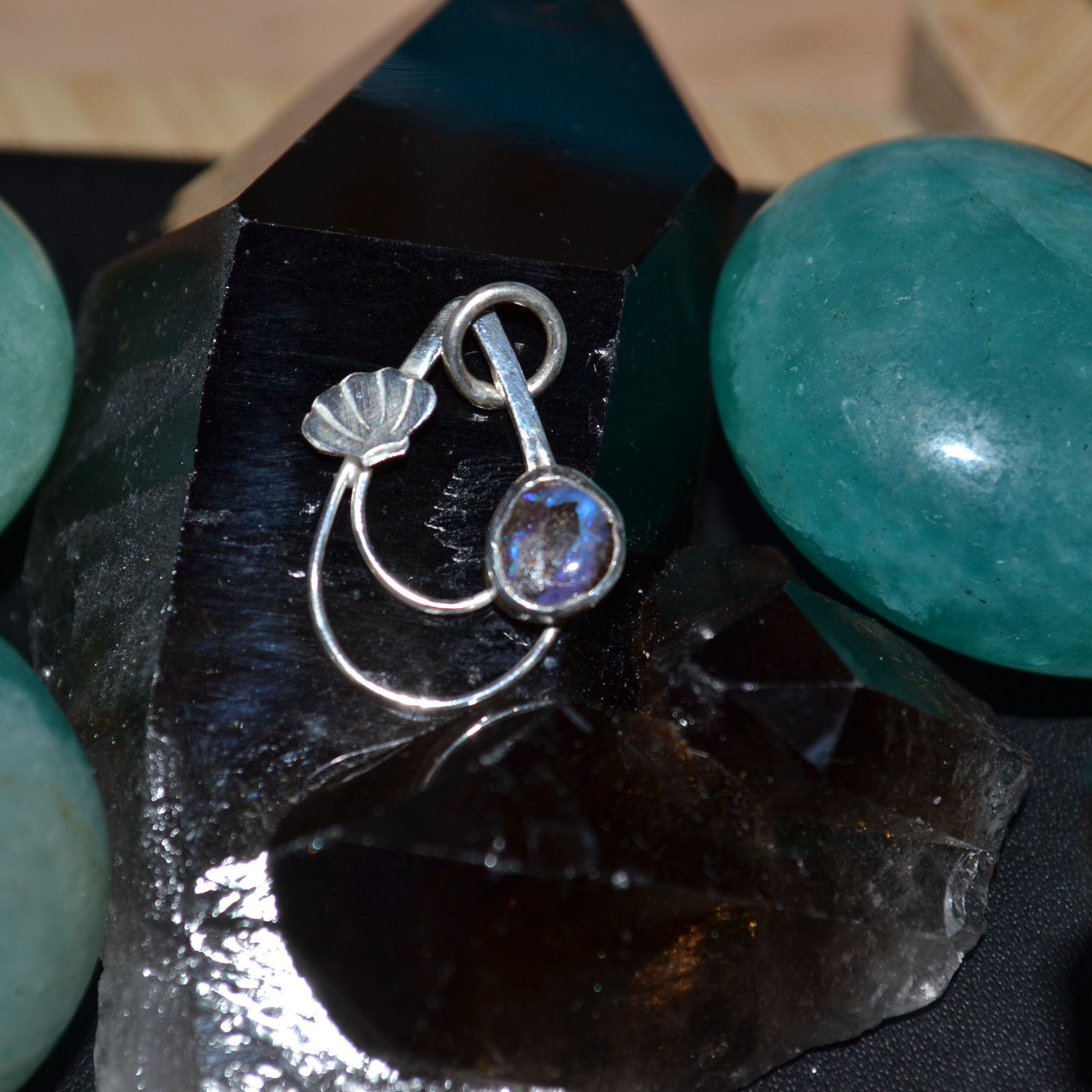 Collection Summer Time_Pendentif coquillage et opale boulder