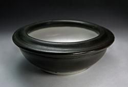 Double lipped bowl