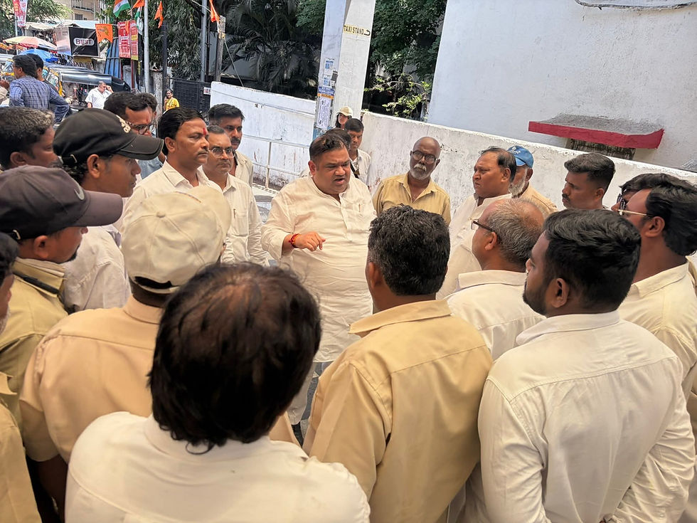 बोरिवली रेल्वे स्थानक येथील "धडक"चे सभासद असलेल्या रिक्षा स्टॅन्डवरील रिक्षा चालकांना रेल्वे प्रशासनाकडून वेळोवेळी होणाऱ्या कारवाई संदर्भात धडक कामगार युनियन चे संस्थापक महासचिव कामगार नेते अभिजीत राण