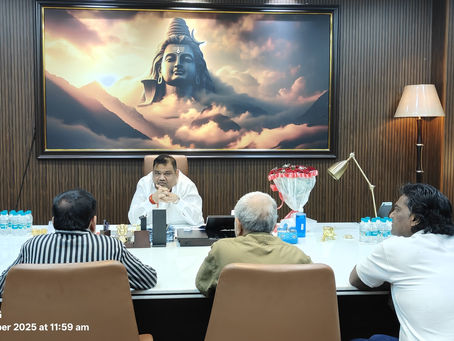 आज... येणाऱ्या मुंबई महानगरपालिका निवडणूकीच्या पार्श्वभुमीवर धडक कामगार युनियन महासंघचे संस्थापक अध्यक्ष कामगार नेते अभिजीत राणे यांनी मुंबईतील धडक ऑटो रिक्षा टॅक्सी चालक-मालक युनियन च्या आरे रोड, भूव