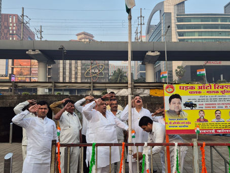 *राष्ट्रीय अभिमानाचा गौरव* 🇮🇳
धडक ऑटो रिक्षा टॅक्सी चालक मालक युनियनच्या वतीने प्रजासत्ताक दिनानिमित्त विविध ठिकाणी झेंडावंदन सोहळ्याचे आयोजन करण्यात आले. या वेळी धडक ऑटो रिक्षा टॅक्सी चालक मालक युन