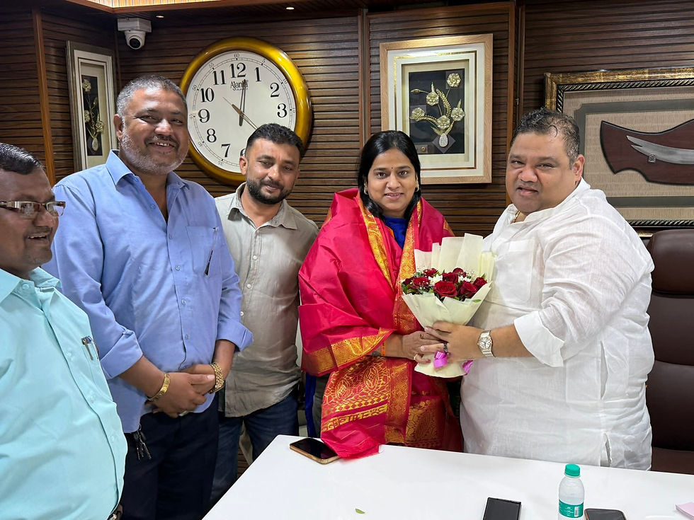 मुंबई महानगरपालिका निवडणुक वार्ड क्र. 57 मधून भाजपा महायुतीच्या अधिकृत उमेदवार श्रीकला पिल्ले यांनी भाजपा मुंबई उपाध्यक्ष कामगार नेते अभिजीत राणे यांची "धडक भवन" येथे भेट घेतली व त्यांचे पुष्पगुच्छ दे