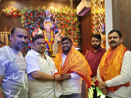 ✨ देवीचे आगमन, श्रद्धेचा उत्सव ✨
कामगार नेते अभिजीत राणे यांच्या घरी देवीच्या दर्शनासाठी आलेल्या मान्यवरांचे आगमन वातावरण अधिक पवित्र करणारे ठरले 🌺🙏
#देवीचेआगमन #भक्तीमयक्षण #अभिजीतराणे #abhijeetr