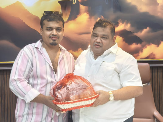 फूरखान यांनी त्यांची शिवसेना व्यापारी सेल च्या उत्तर पश्चिम विभाग अध्यक्ष पदी नियुक्ती झाल्याबद्दल धडक कामगार युनियन चे संस्थापक महासचिव कामगार नेते अभिजीत राणे यांची भेट घेतली व मार्गदर्शन घेतले यावे