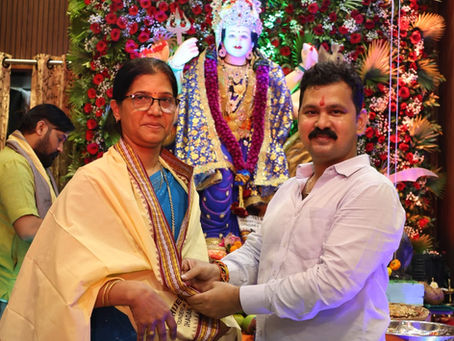 🙏🌸 देवीचे स्वागत – आनंदाचे, एकतेचे आणि भक्तीचे प्रतीक 🌸🙏
अभिजीत राणे यांच्या घरी देवीच्या आगमनाने निर्माण झाला मंगलसोहळा, मान्यवरांच्या दर्शनाने झाला तो अधिक संस्मरणीय.
#देवीचेआगमन #भक्तीमयक्षण #