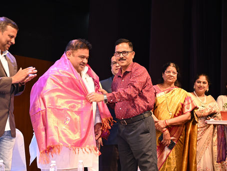 नवक्षितिज चॅरिटेबल ट्रस्ट आयोजित भानुबेन कलागुह नंदादीप हायस्कूल गोरेगांव येथे "राज्यस्तरीय नवक्षितिज महाराष्ट्र गौरव पुरस्कार 26"आयोजित ट्रस्टचे संस्थापक अध्यक्ष सुनिल कुमरे यांनी केलेल्या कार्यक्रम