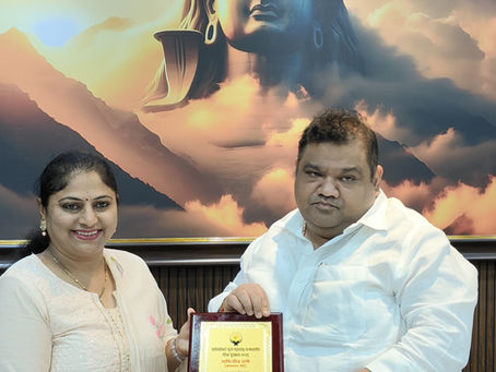 अभिषेक शैक्षणिक सामाजिक संस्थेच्या अध्यक्षा सौ. सुनीता नागरे यांनी धडक कामगार युनियनचे संस्थापक महासचिव व भाजपा कामगार आघाडी मुंबई अध्यक्ष अभिजीत राणे यांची गोरेगाव पूर्व येथील कार्यालयात भेट घेऊन सन्