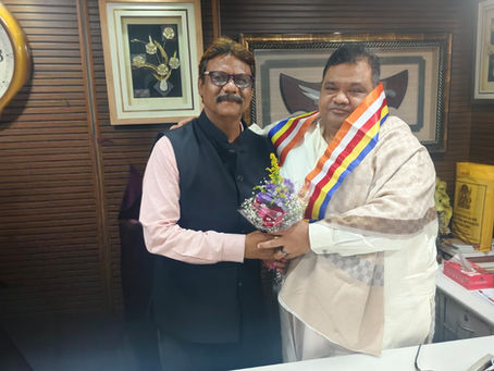 भांडुप येथील भिक्खू संघातील भदंत यशपाल, भदंत महानाम, भदंत हर्षबोधी तसेच धम्मसेवक व समाजसेवक सुनील सुरडकर यांनी अभिजीत राणे साहेबांच्या ‘जनसेवालय’ कार्यालयाला त्यांची सदिच्छा भेट घेतली व त्यांचा सत्कार