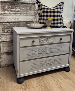 IMG_9524.HEIC Painted dresser Annie Sloan Chalk Paint Paris Grey with transfer french script