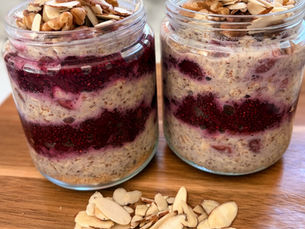 Cherry Almond Crumble Overnight Oats