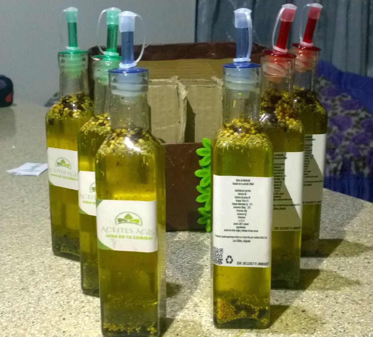 Aceite de oliva extra virgen con hierbas mixtas