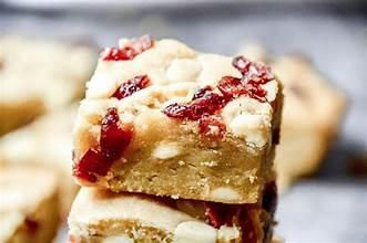 MACADAMIA CRANBERRY BLONDIE