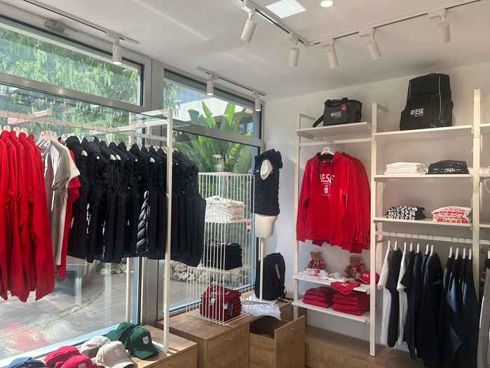 Proyecto y realización local merchandising IESE