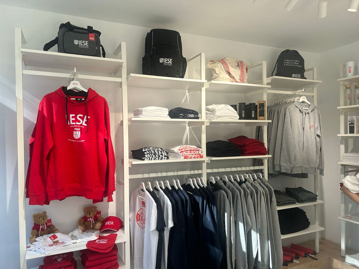 Proyecto y realización local merchandising IESE