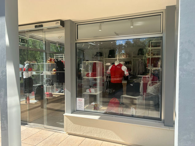 Proyecto y realización local merchandising IESE