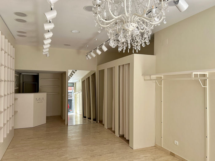 Proyecto y ejecución reforma local Moda Mujer. Castellar del Vallés.