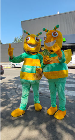 Промоутер у костюмах