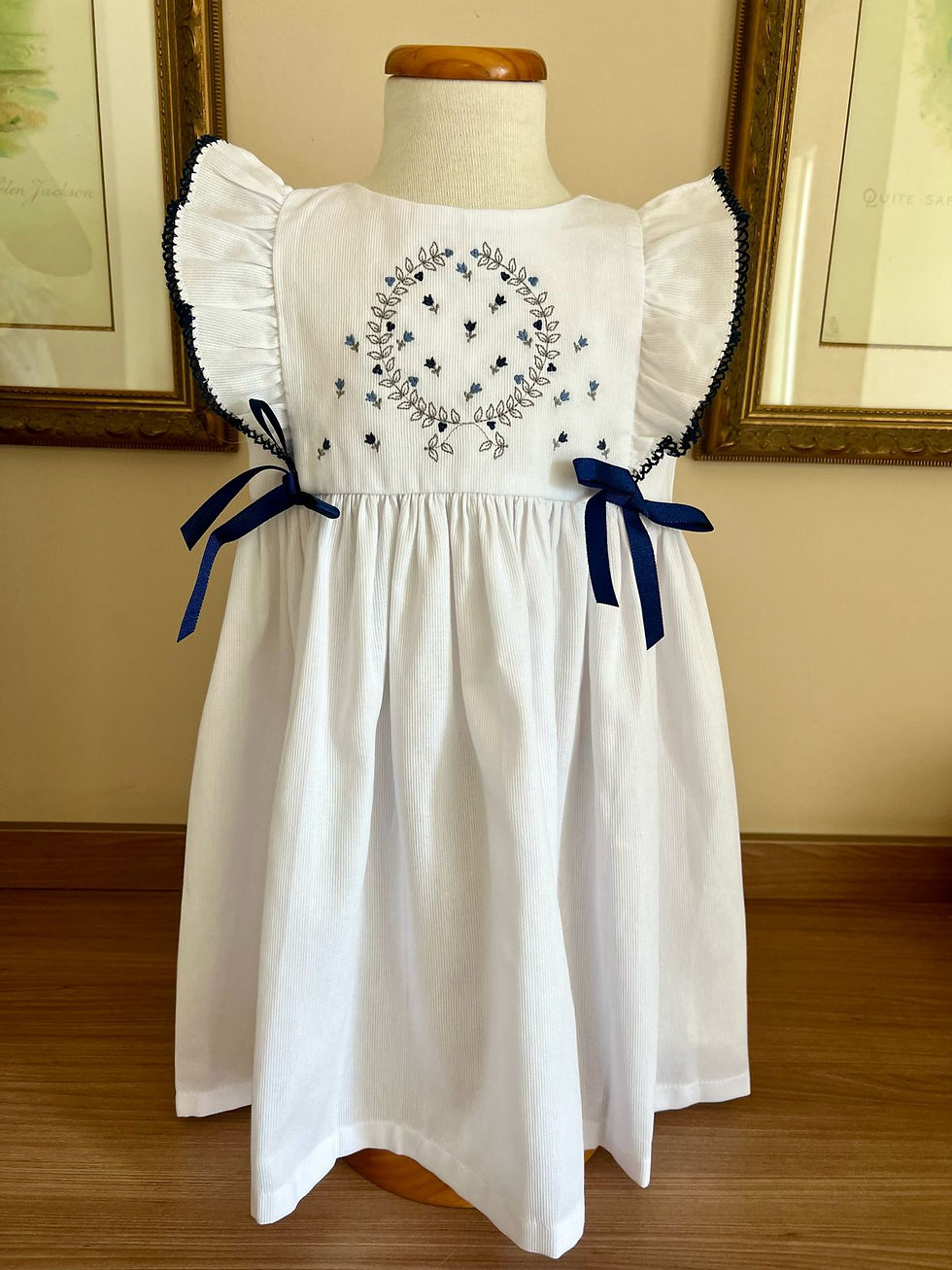 Miniatura: Vestido bordado com laços