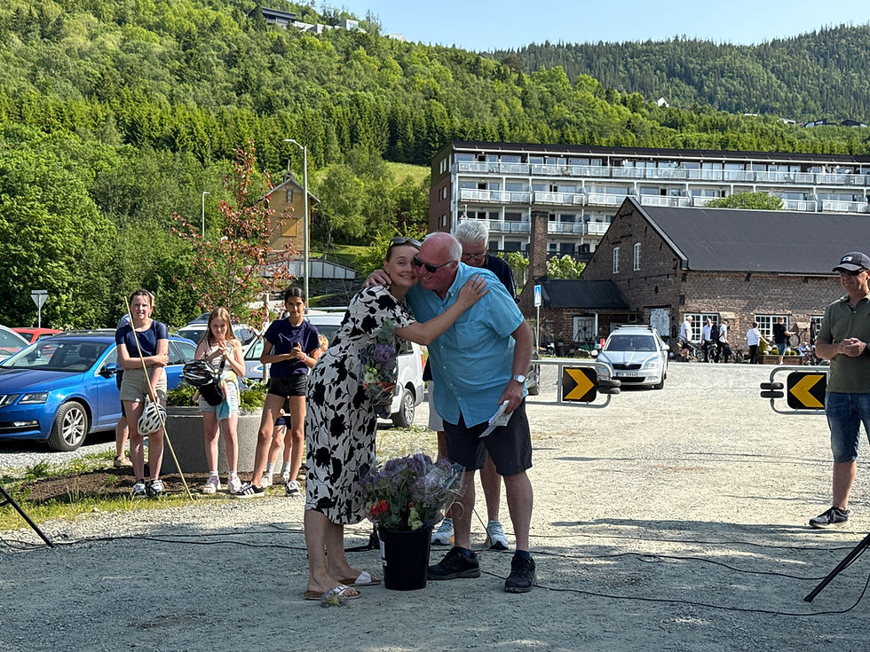 S&T takker for blomstene vi fikk i forbindelse med åpningen