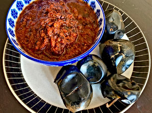 Salsa de chile cascabel on simple nachos