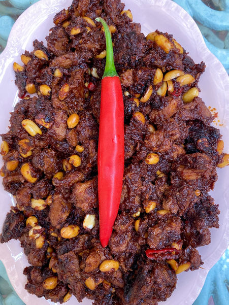 Indonesian Coconut beef and peanut stir-fry (Serundeng daring)