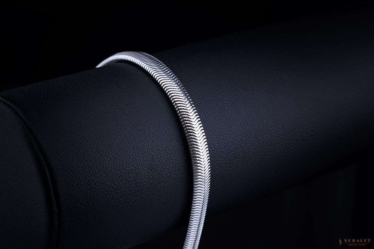 Herringbone flat snake bracelet in platinum