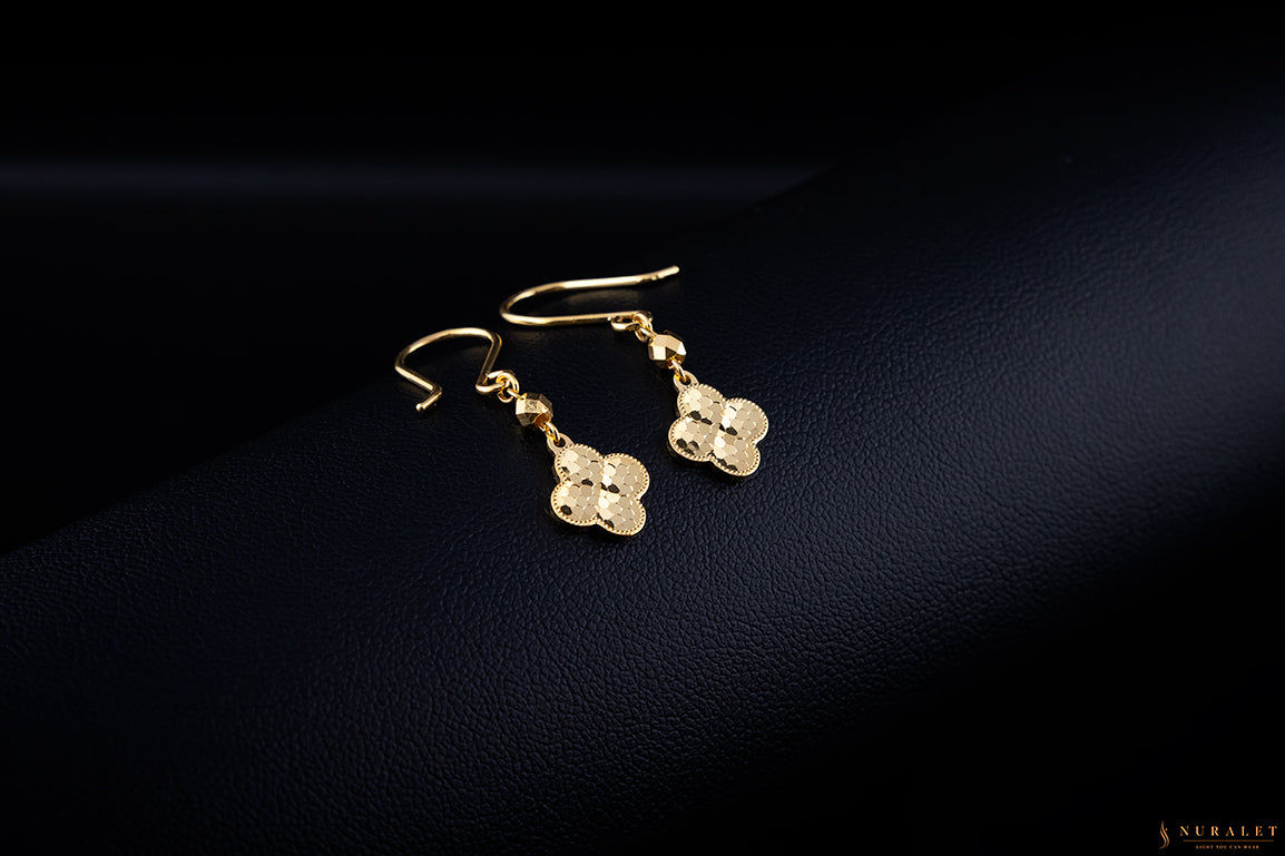 Diamond-cut clover drop earrings in 24k gold