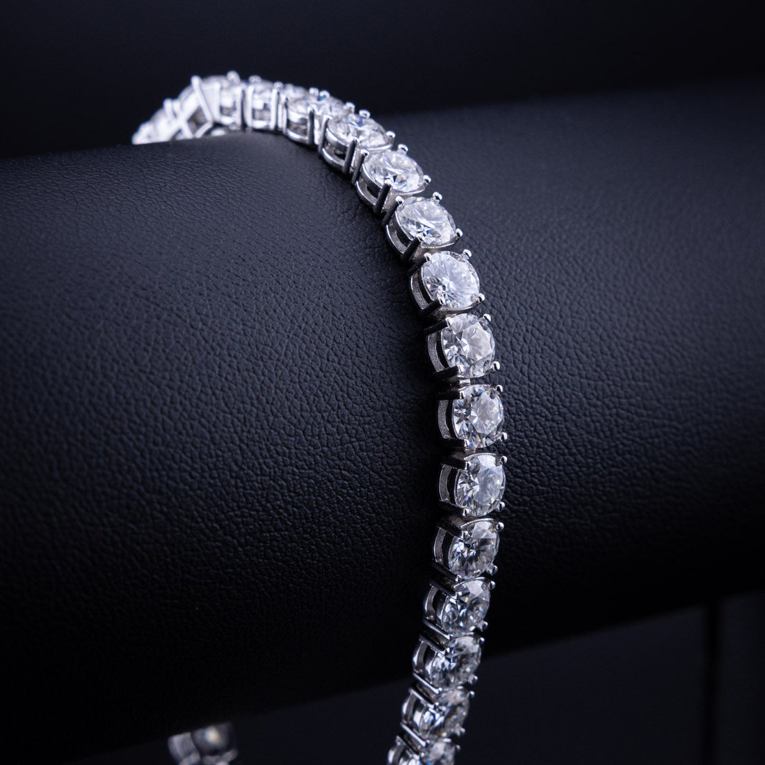 20ct diamond tennis bracelet in 14k white gold