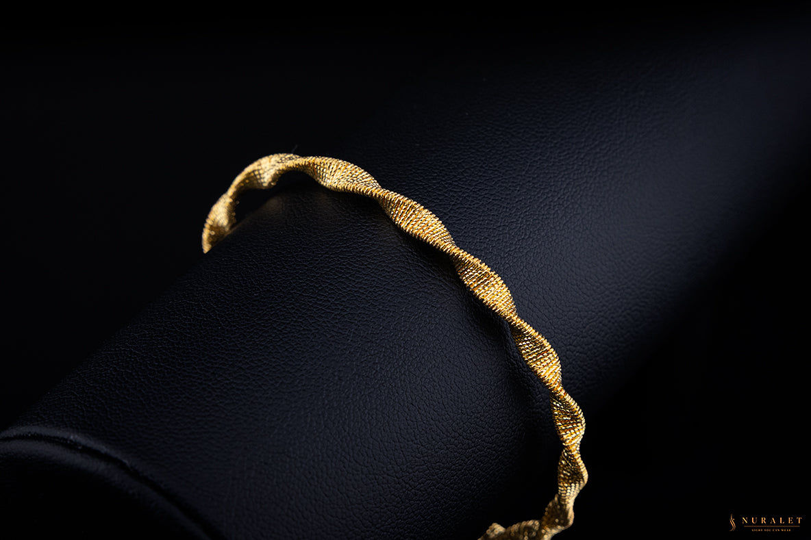 Twisted mesh bracelet in 24k gold