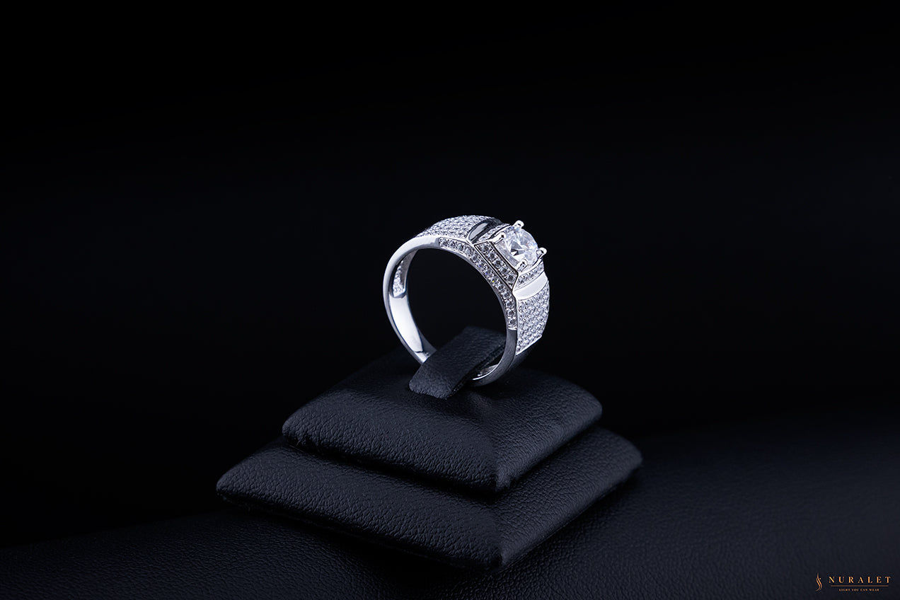 Pavé solitaire ring in solid platinum