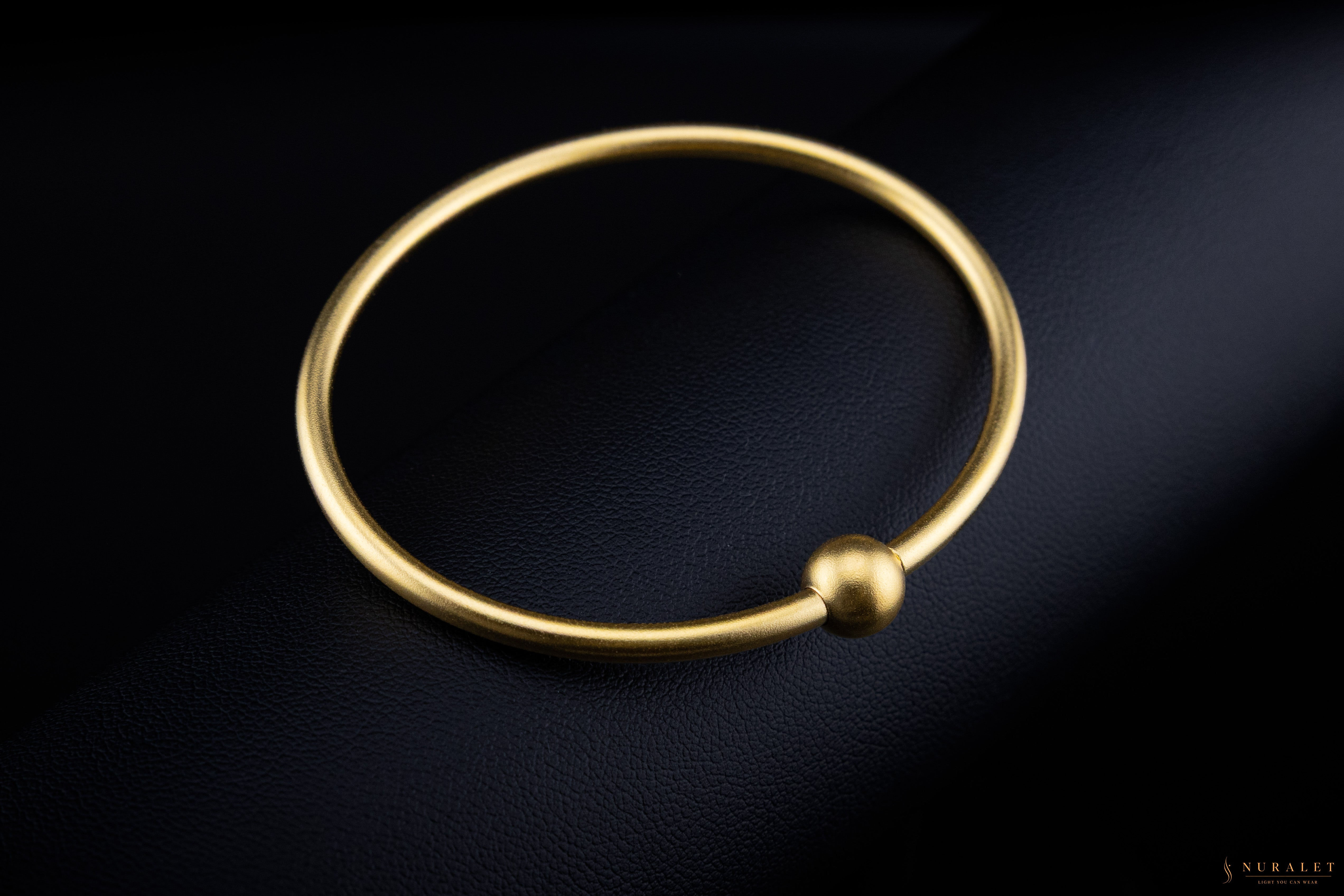 Single bead bracelet in 24k gold