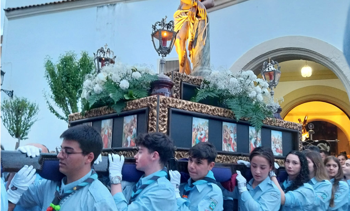 " Puebla de la Calzada vibró con una expresión llena de religiosidad popular: "Procesión Magna"