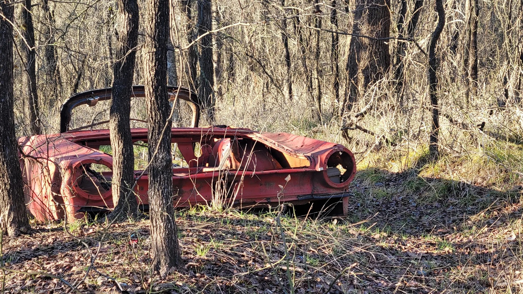 An old rusted car