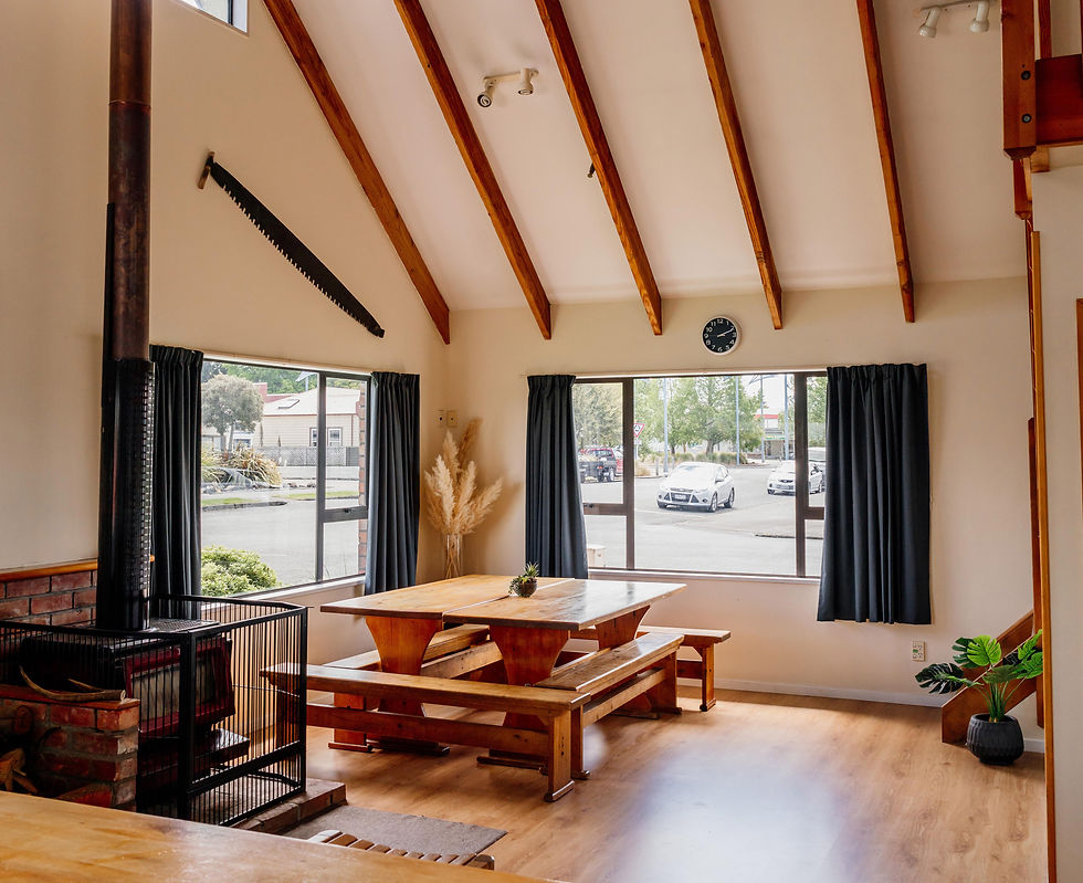 L1 Dining sml landscape.jpg