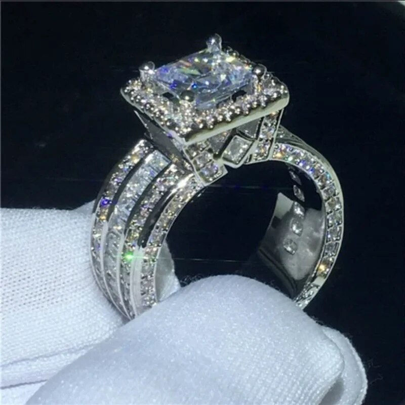 Super Shining Women Men Fashion Ring Exquisite Silver Color Inlaid Zircon Stone