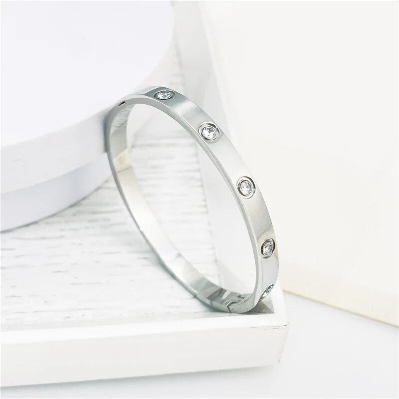 Imej kecil: 2023 New Design Gold Color Zircon And Cross Nut Nail Bracelet Gold & Bangle For