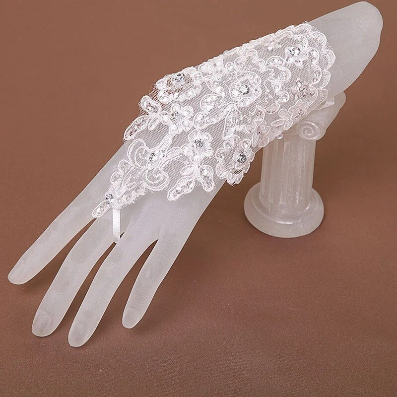 Imej kecil: Bridal Gloves Elegant Short White Lace Rhinestone Women's Fingerless Gloves Wed