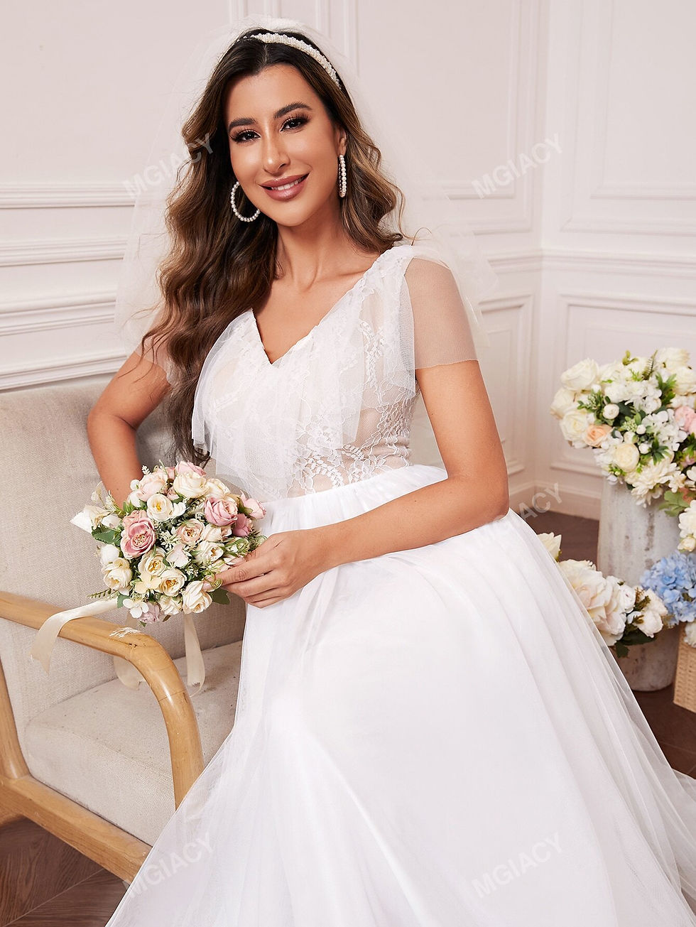 Μικρογραφία: Floral Embroidery Mesh Wedding Dress