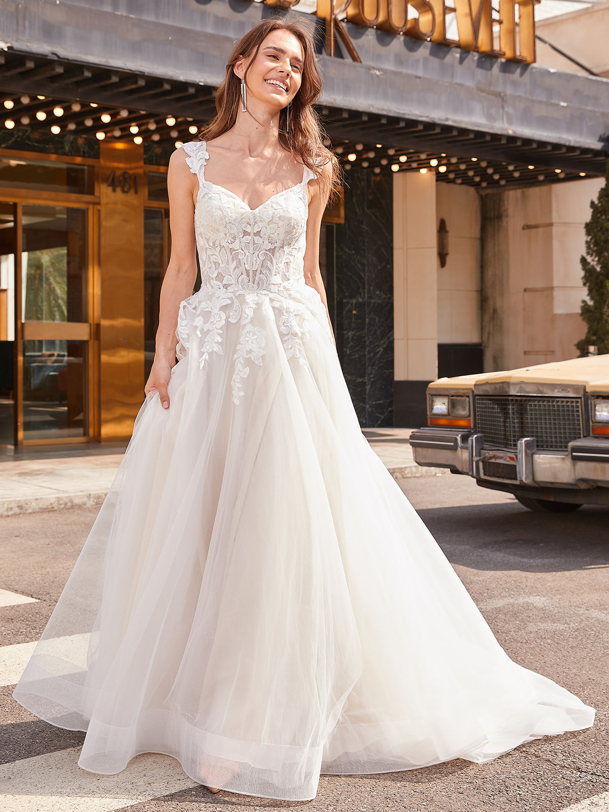 Luxury Cup Sleeves Lace Wedding Dresses Long 2024 Illusion Top Ball Gown Tulle