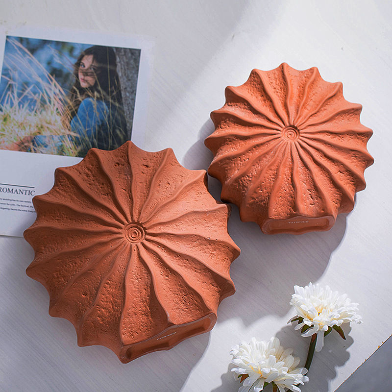 Thumbnail: Red Ceramic Vases With A Sense of Luxury And High Aesthetic Value. Creative Nor