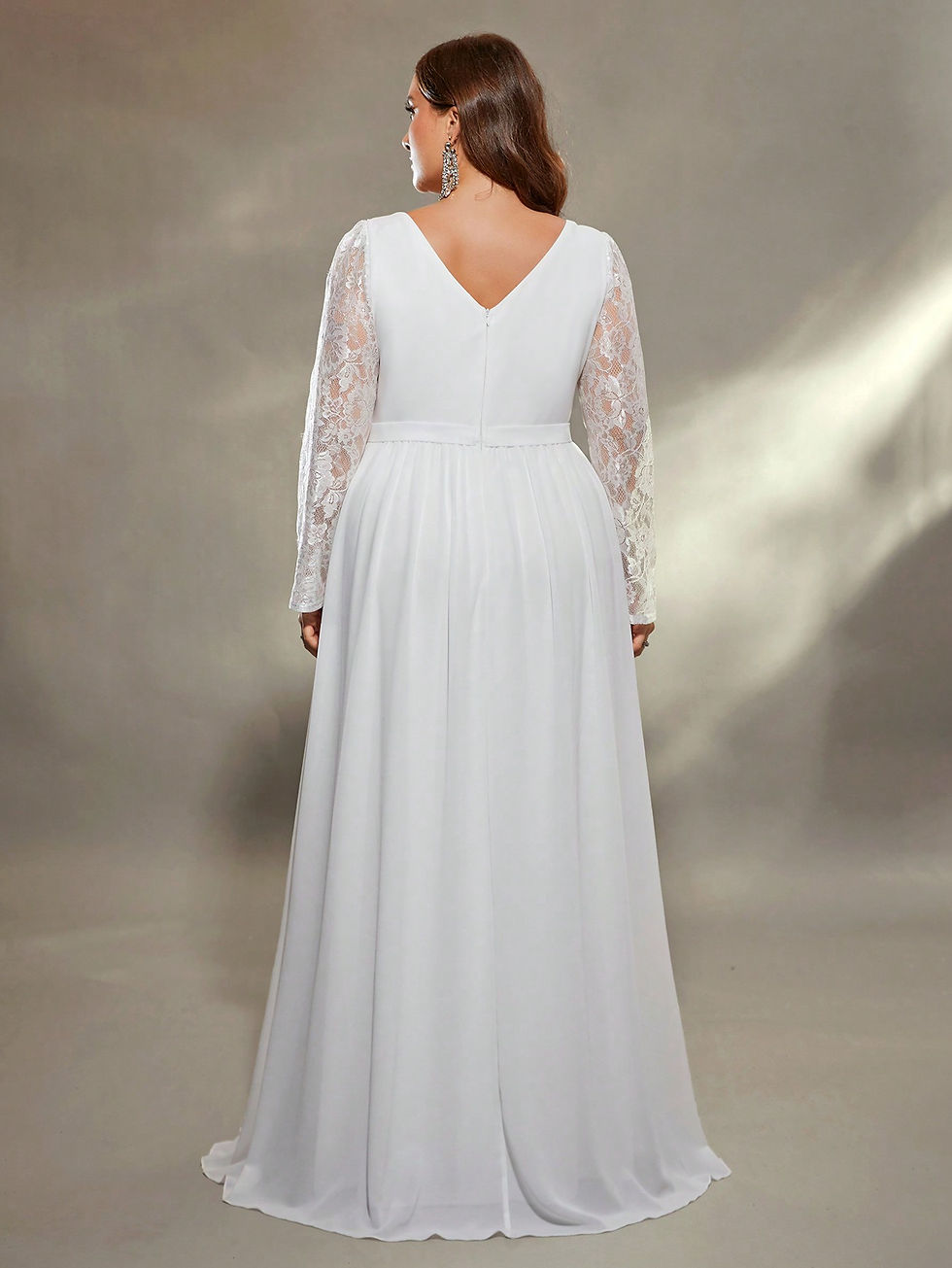 תמונה ממוזערת: Mgiacy plus size  Deep V shoulder lace long sleeve chest pleated chiffon weddin