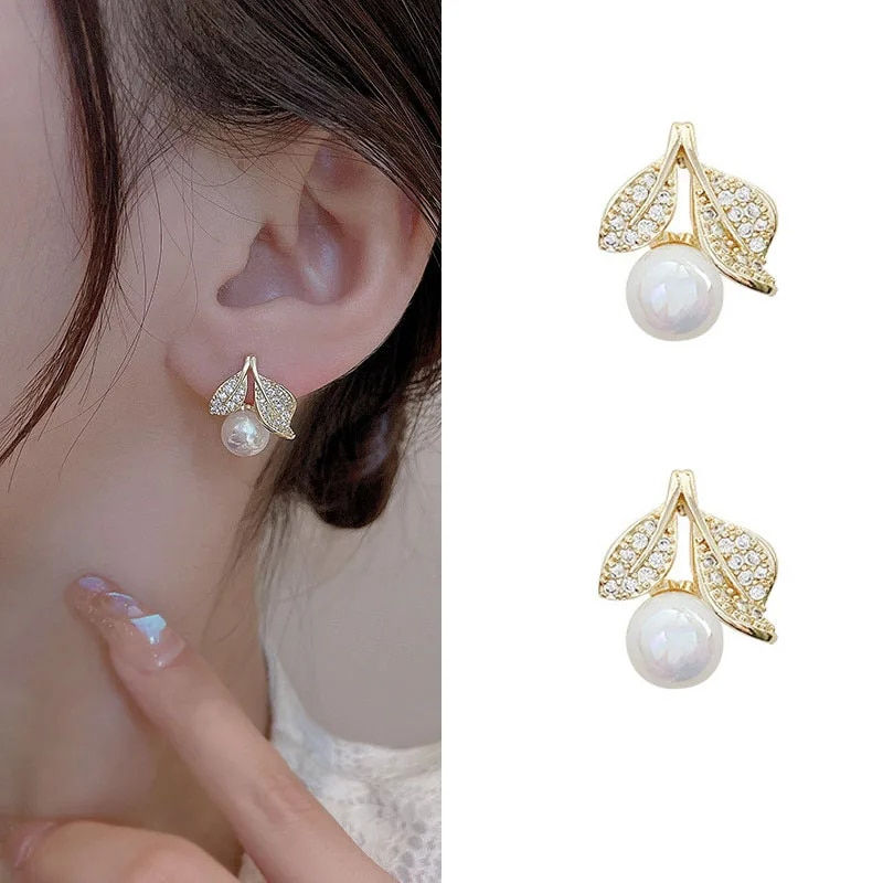 Thumbnail: 2023 New Bright Crystal Luxury Korean Unusual Claw Stud Earrings Ear Piercing H