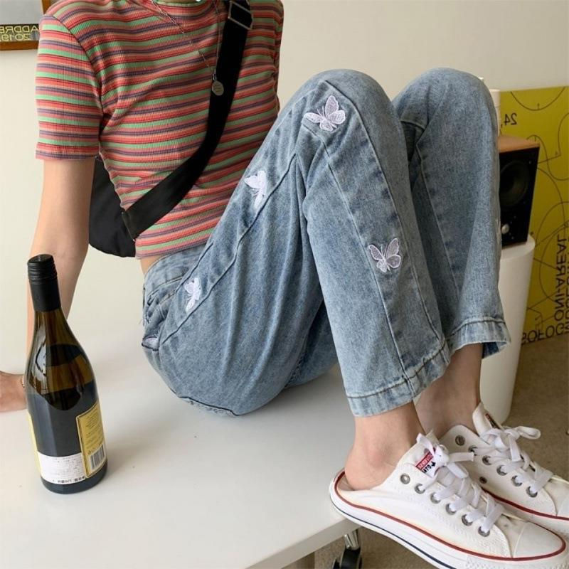 Indexkép: Women's Loose All-match Butterfly Embroidered Straight Jeans