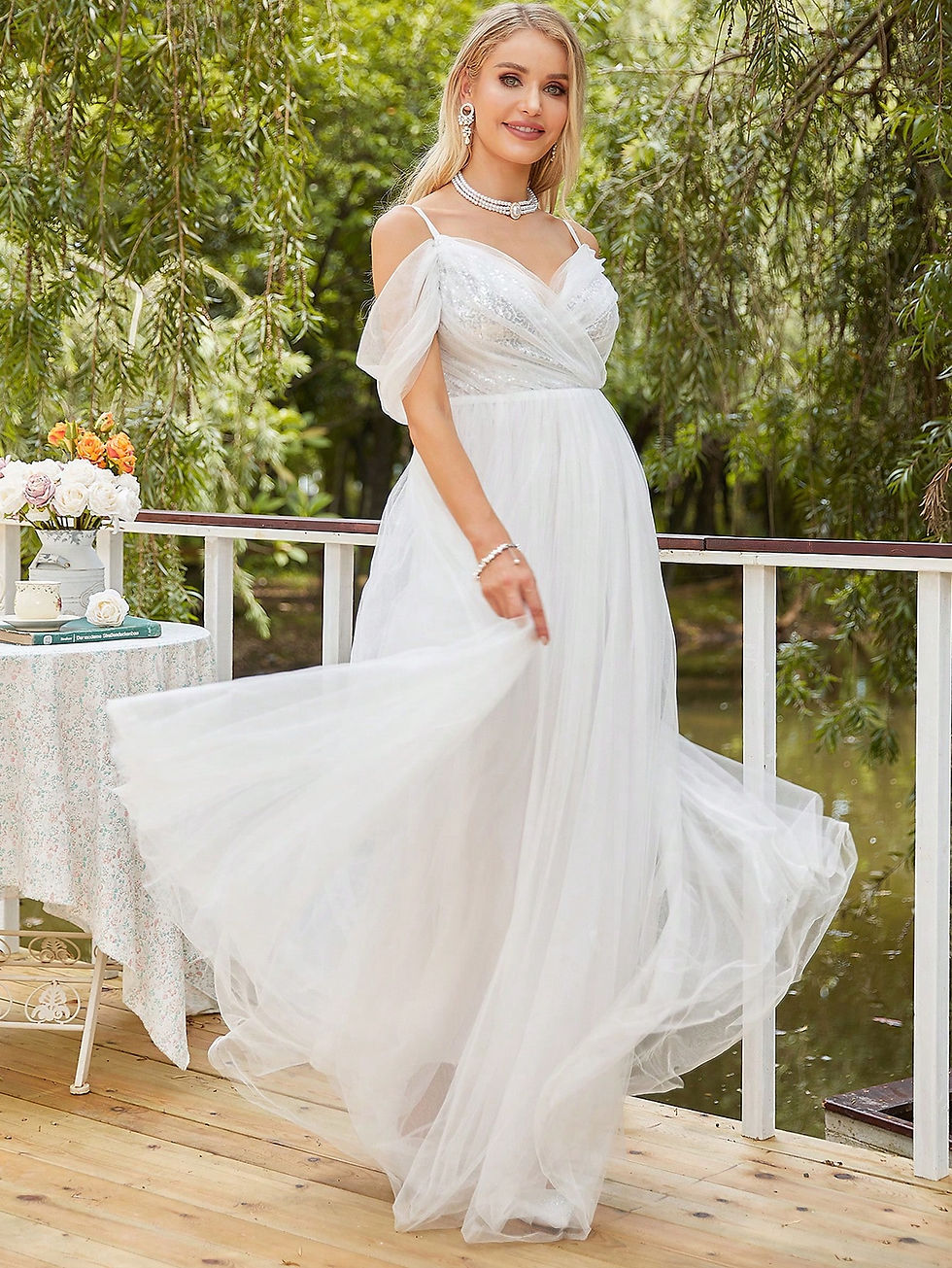 Miniatiūra: Cold Shoulder Mesh Overlay Wedding Dress