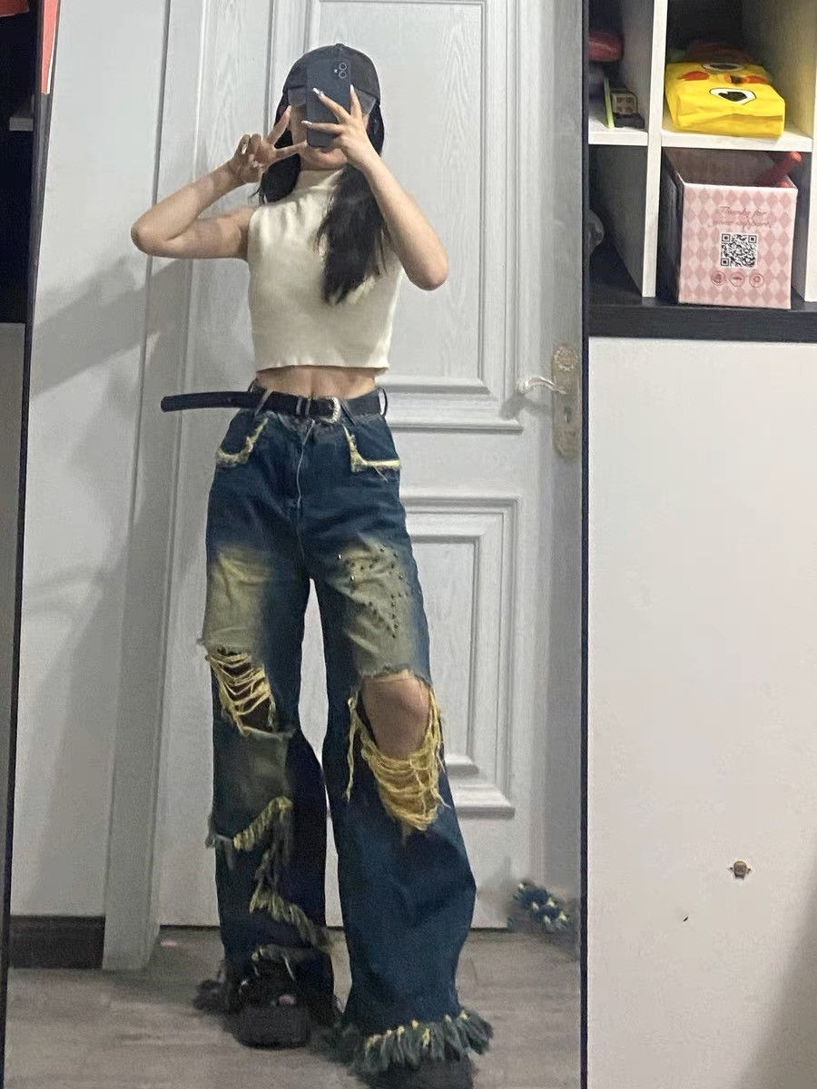 Thumbnail: Oversized American Vintage Tassel Distressed Jeans