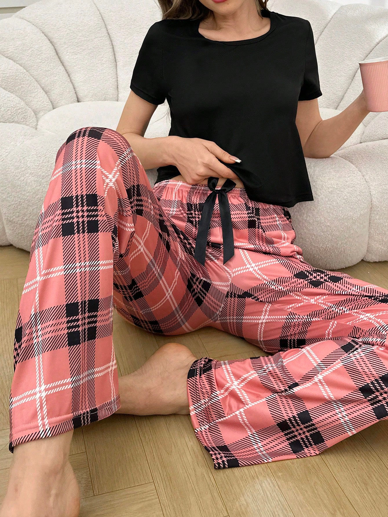 Women's Solid Color Round Neck Short Sleeve T-Shirt And Plaid Pants Pajama Set