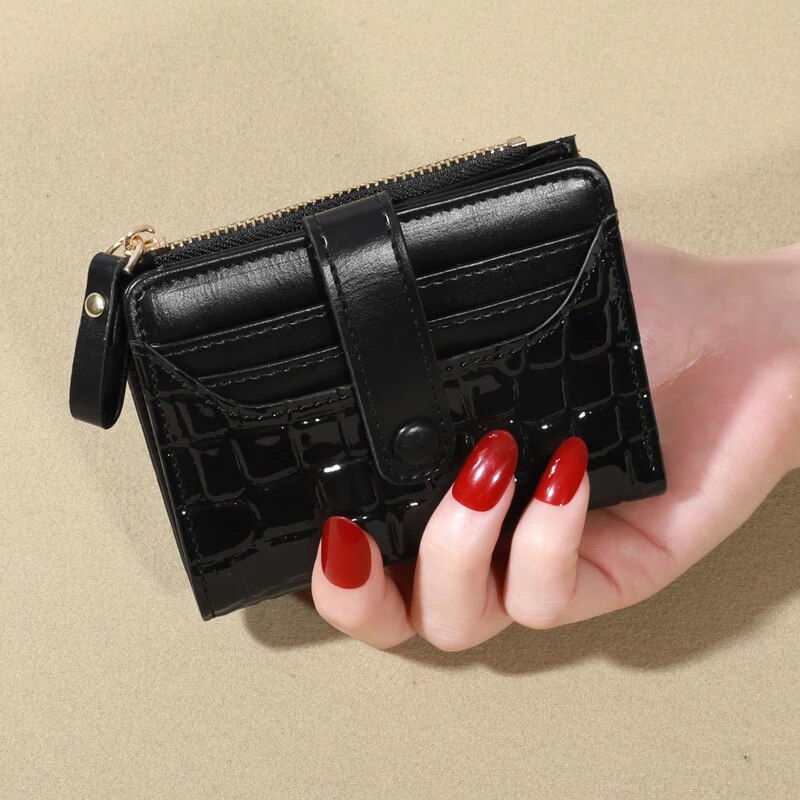 ภาพขนาดย่อ: Mini Crocodile Print Clutch Wallet, Short Credit Card Holder, Women's Card Case