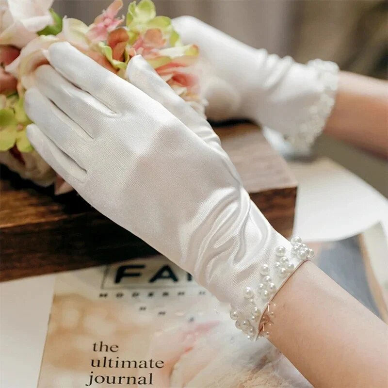 Μικρογραφία: Elegant Beaded Lace Satin Short Bridal Gloves 2023 Fingerless Wedding Gloves Wh
