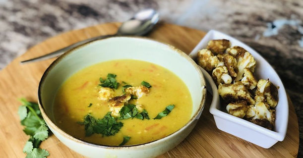 Basische Gemüsesuppe mit knusprigem Blumenkohl
