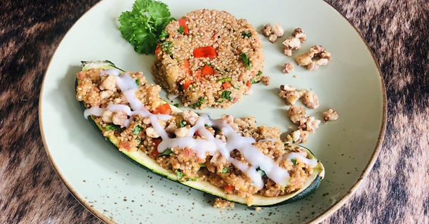Mit Quinoa gefüllte Zucchini. Basisch, glutenfrei, raffiniert